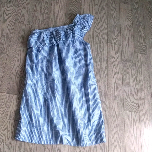 Beautiful dress by Saks Fifth Avenue🌸🍀🌼 - Picture 1 of 14